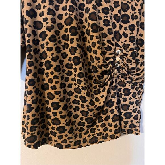 Carmen Marc Valvo 1X Leopard Print 3/4 Sleee Top Brown Tan Ruched Elevated Basic - Picture 8 of 11